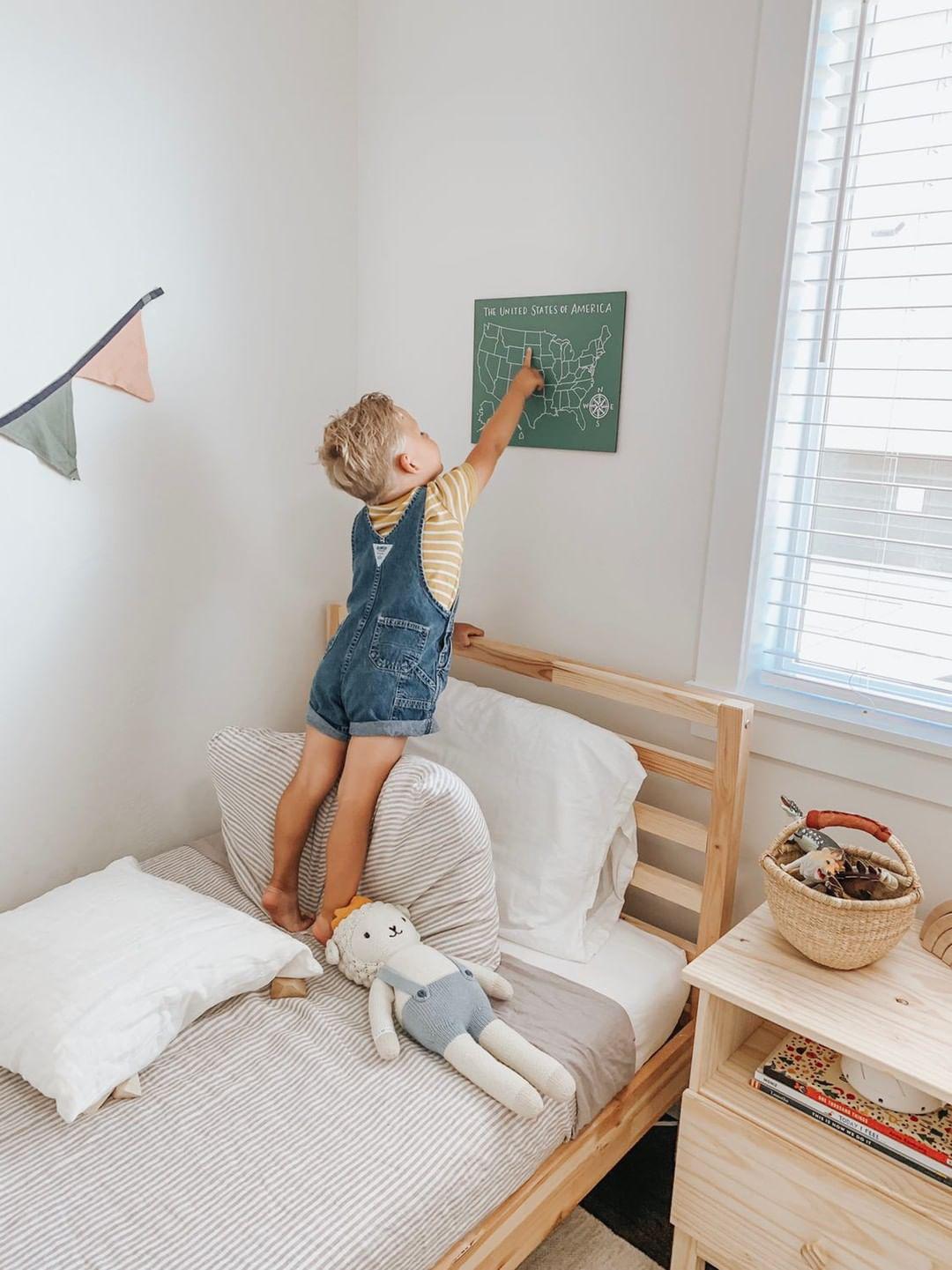 United States Map Trace-n-Erase Chalkboard® (unlabeled)